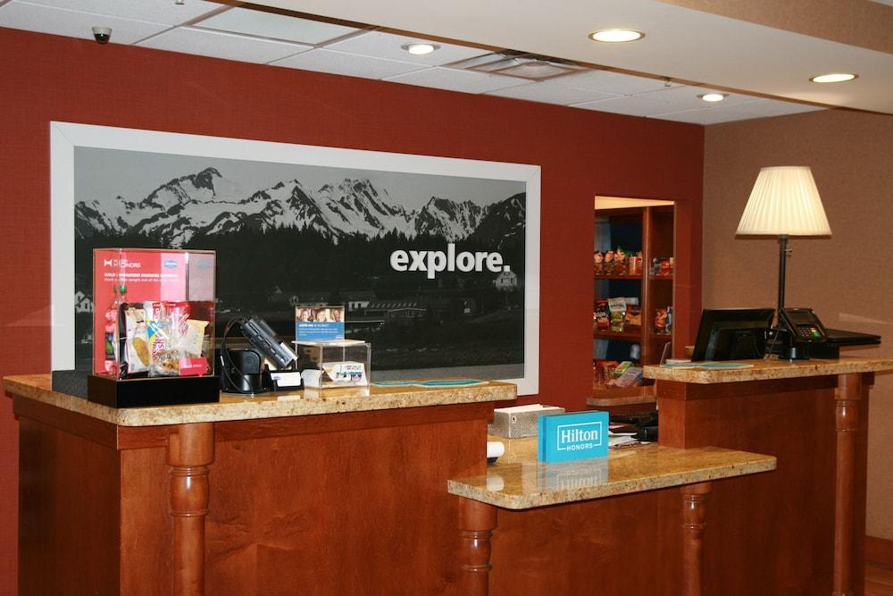 Hampton Inn & Suites Ривъртън Екстериор снимка