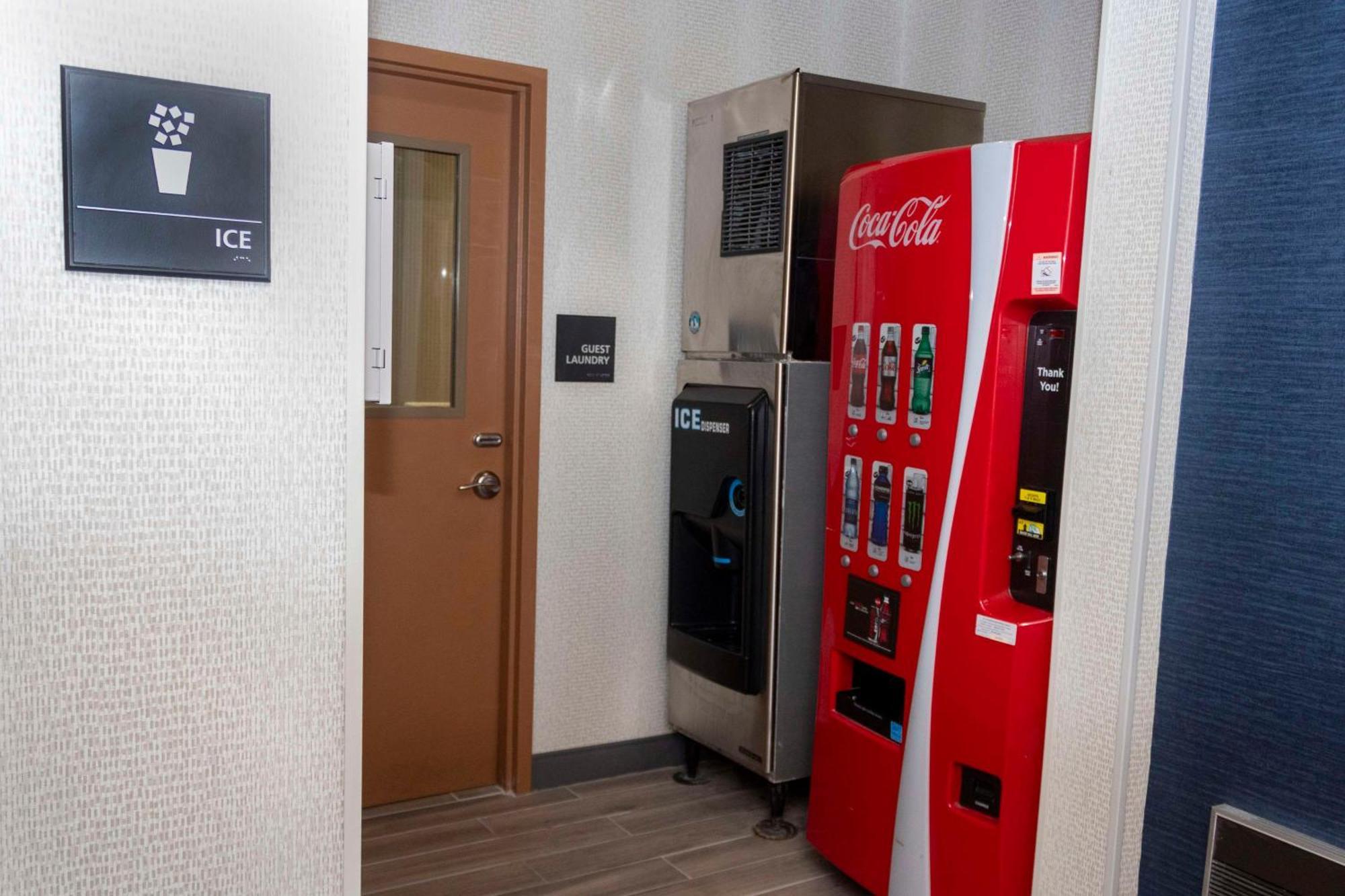 Hampton Inn & Suites Ривъртън Екстериор снимка