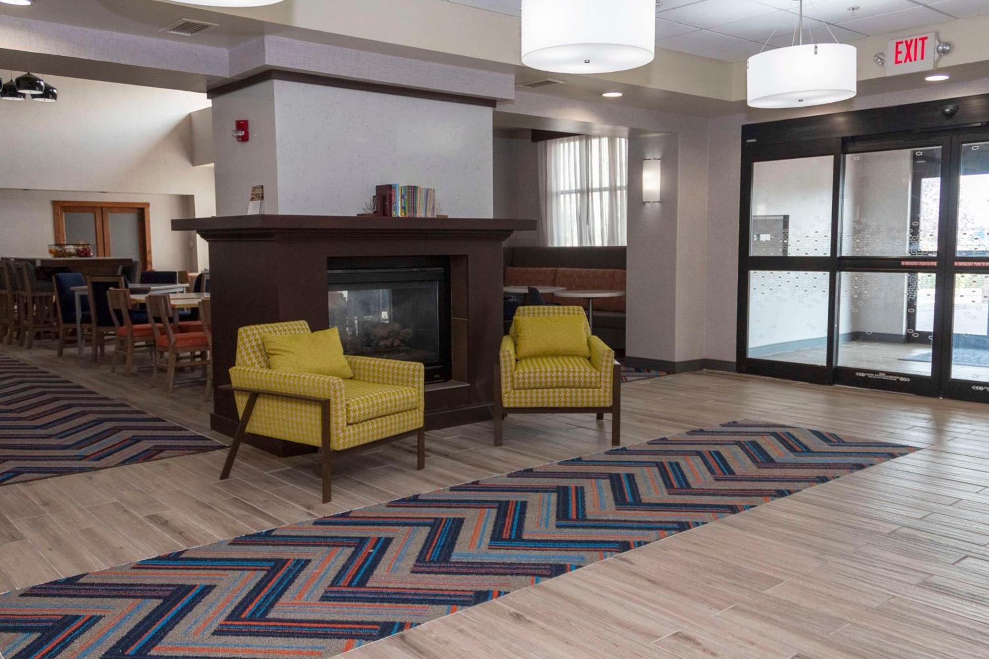 Hampton Inn & Suites Ривъртън Екстериор снимка