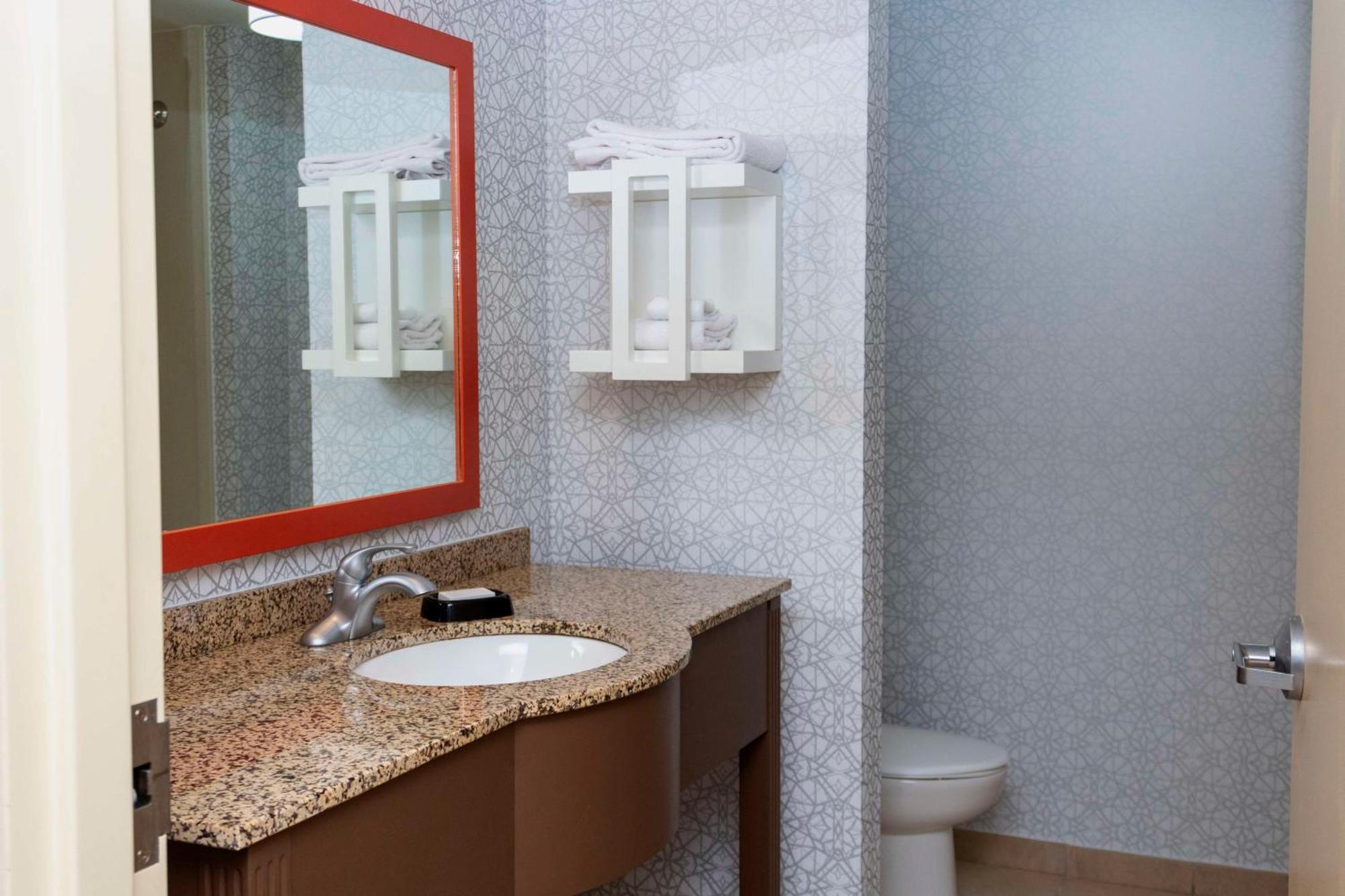 Hampton Inn & Suites Ривъртън Екстериор снимка