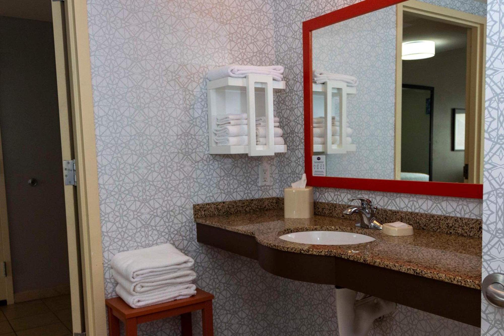 Hampton Inn & Suites Ривъртън Екстериор снимка