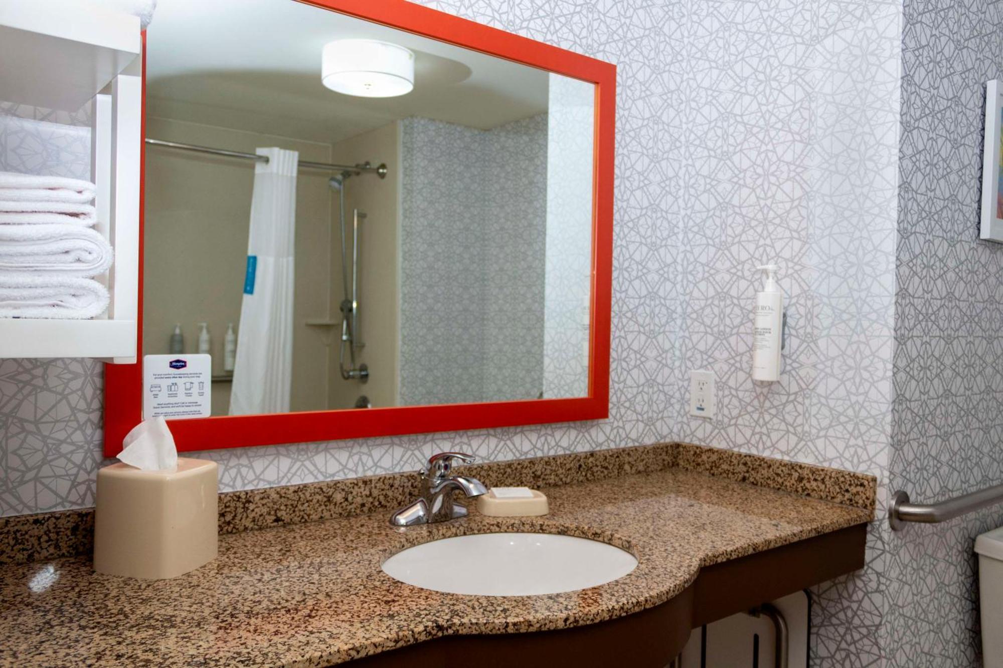 Hampton Inn & Suites Ривъртън Екстериор снимка