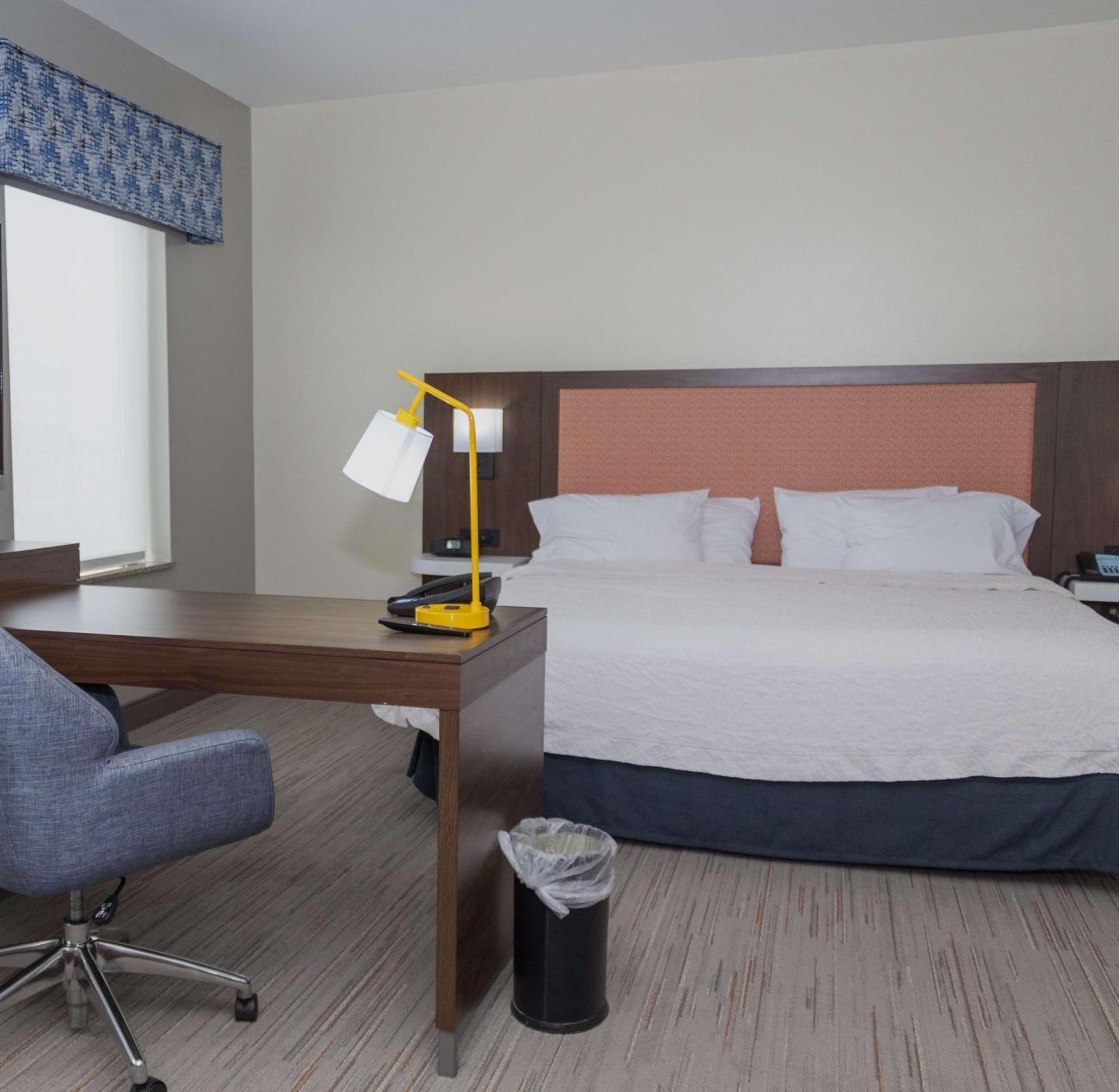 Hampton Inn & Suites Ривъртън Екстериор снимка