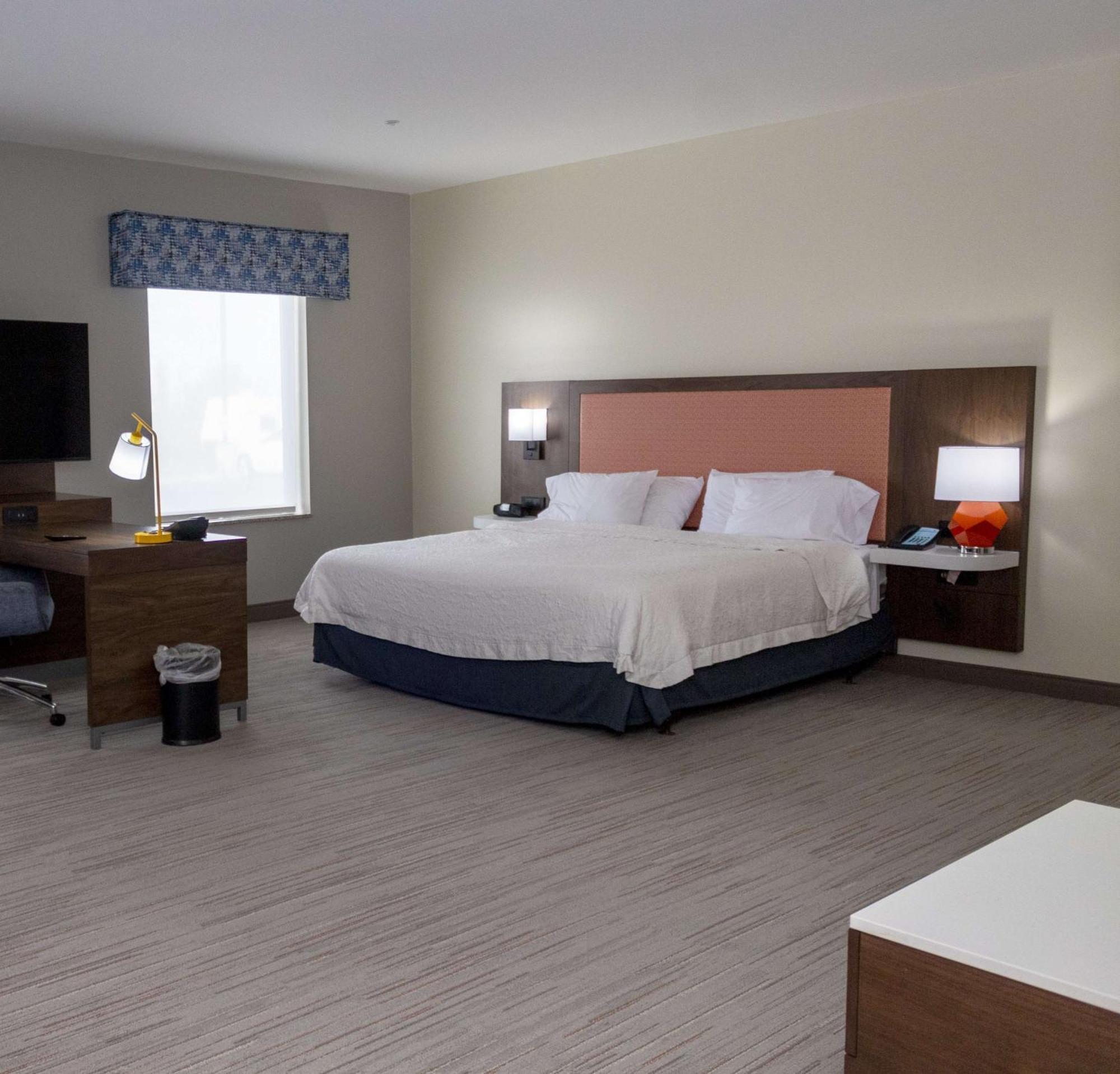 Hampton Inn & Suites Ривъртън Екстериор снимка