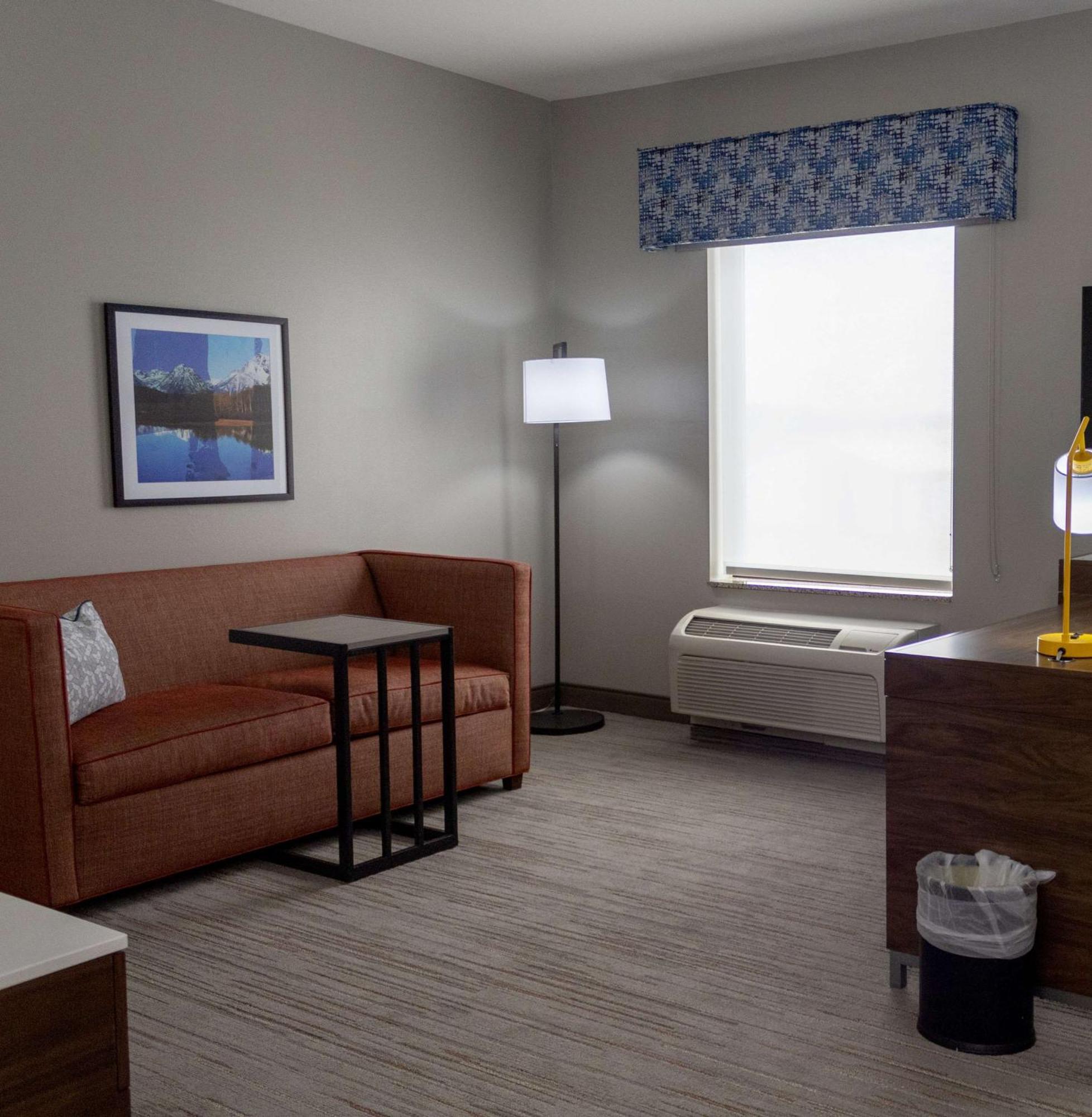 Hampton Inn & Suites Ривъртън Екстериор снимка